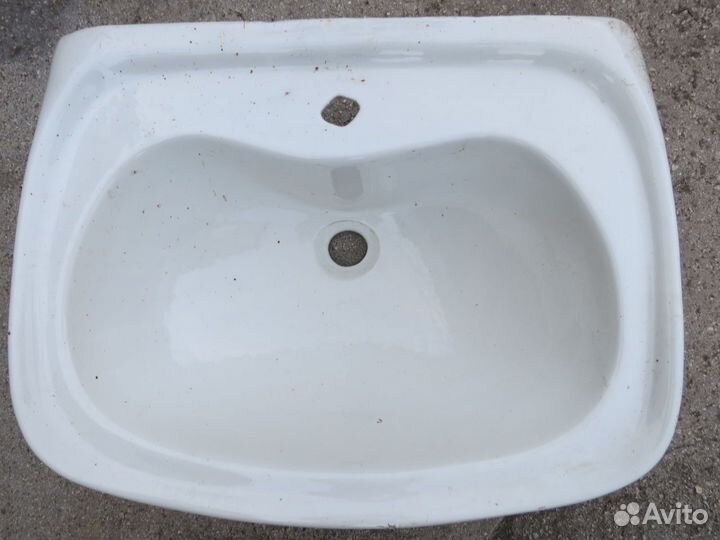 Фаянсовая и железная белые раковины СССР 2 шт