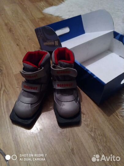 Ботинки лыжные р. 35 и 31