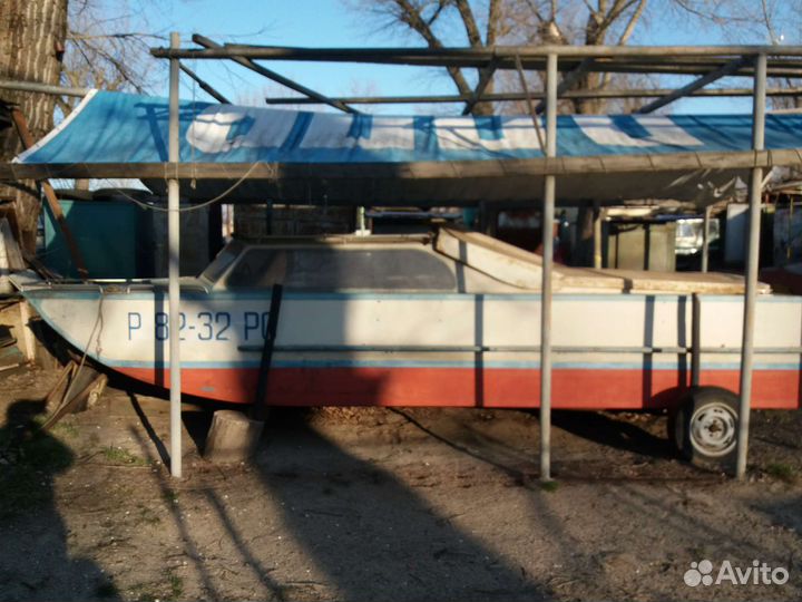 Катер моторный