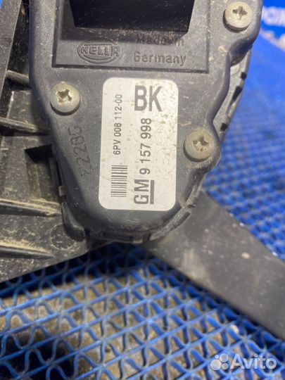 Педаль газа Opel Astra H универсал 2012