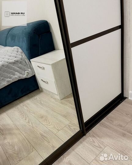 Шкаф-купе с зеркалом