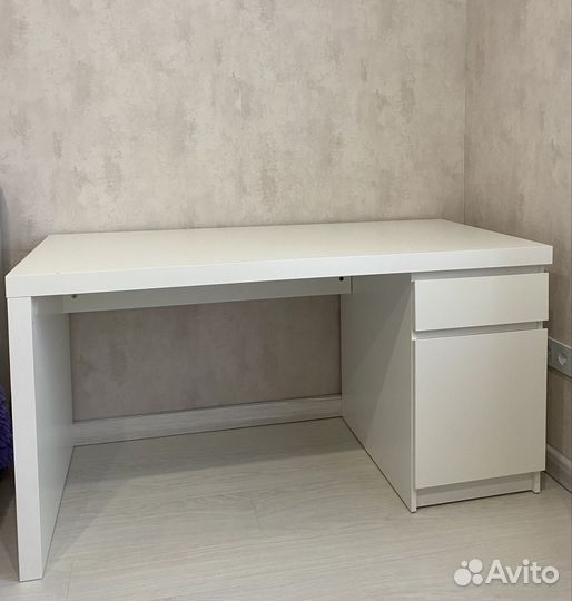 Письменный стол IKEA белый