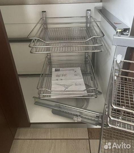 Волшебный уголок с механизмом плавного закрывания