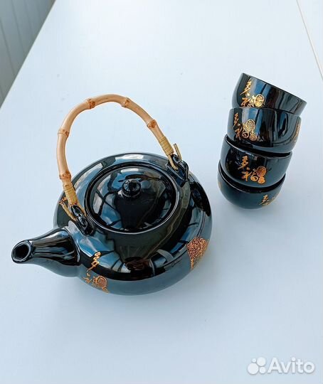Чайник и 4 чашки для чайной церемонии