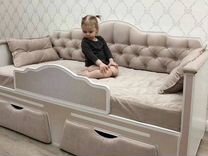 Детская к�роватка диванчик с каретной стяжкой