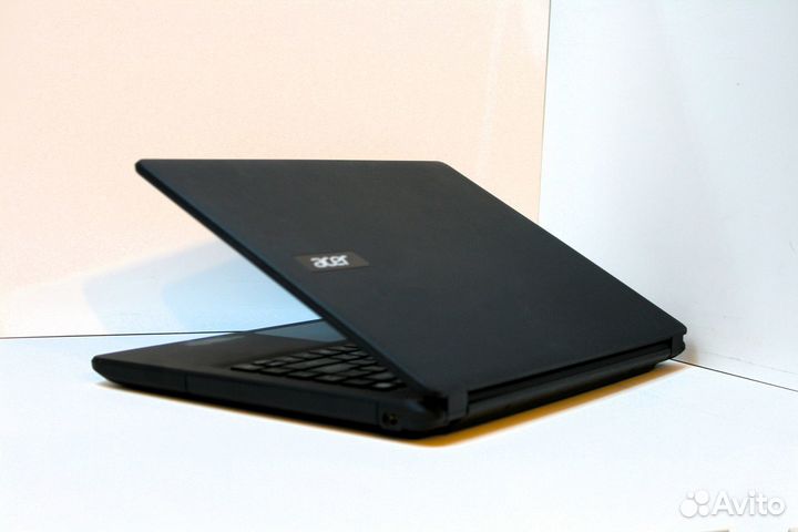 Компактный ноутбук Acer. Удобно брать с собой