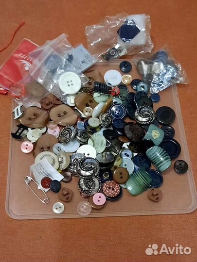 Набор ниток для вязания и набор для шитья