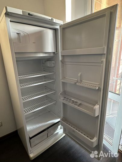 Холодильник indesit