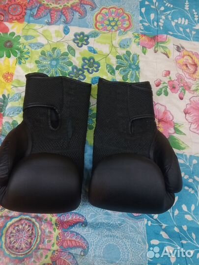 Боксерские перчатки 12 oz