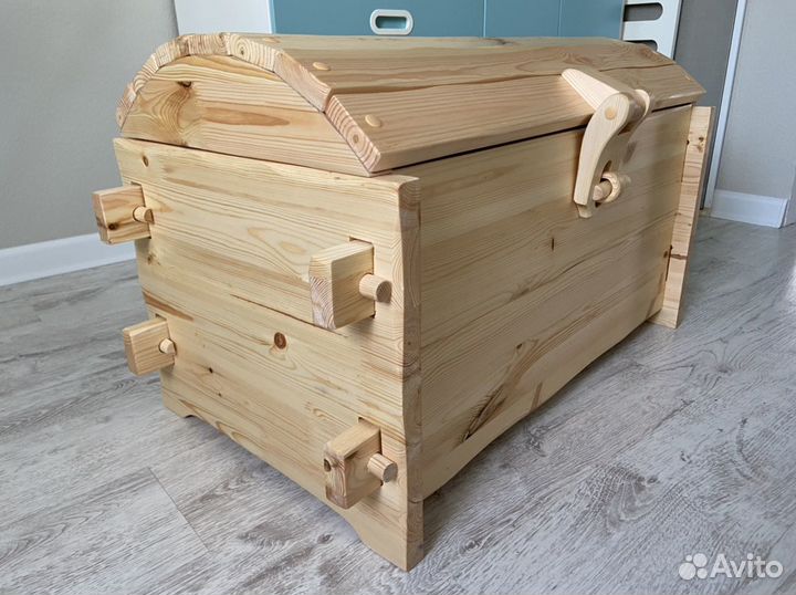 Сундук из сосны