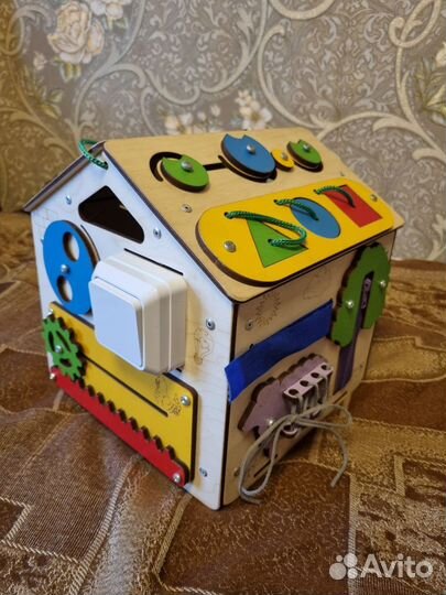 Бизиборд дом