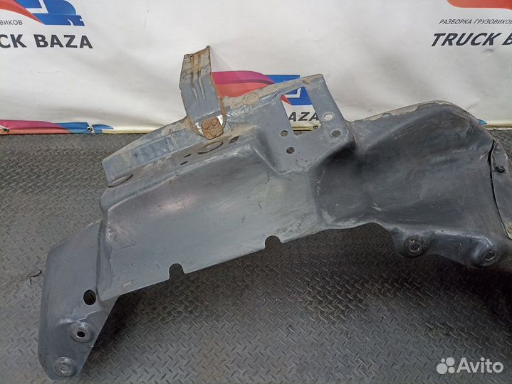 Подкрылок передний правый