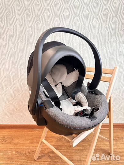 Автолюлька с базой Stokke izi go modular
