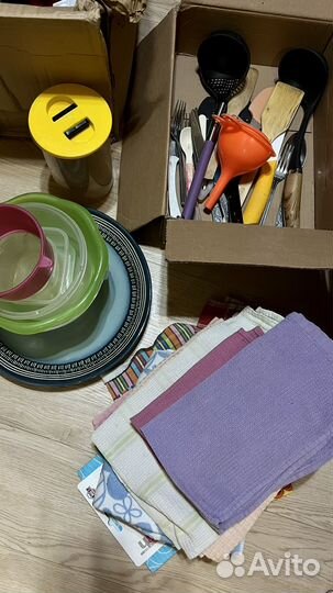 Отдам кухоннаю утварь, пластиковые контейнеры