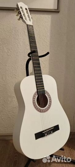 Классическая акустическая гитара