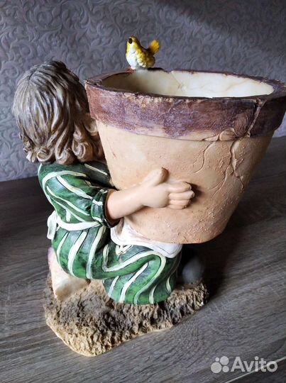Фигурка декоративная с кашпо