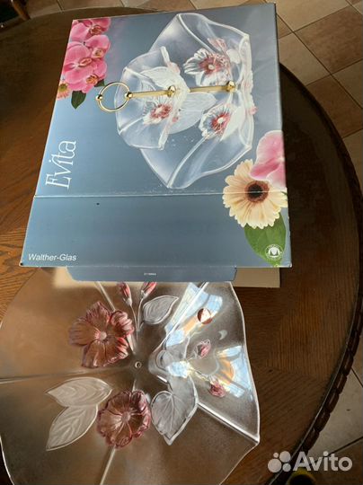 Ваза для фруктов на ножке