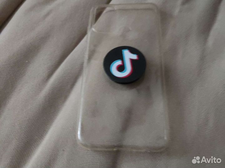 Чехлы на телефон