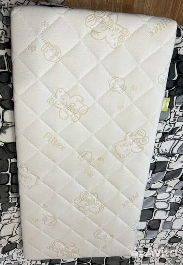 Детская кроватка с универсальным маятником