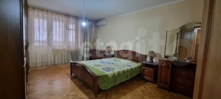 2-к. квартира, 65 м², 6/10 эт.