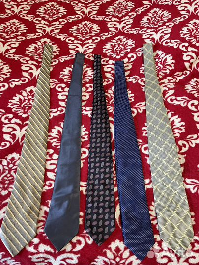 Галстуки оригинал в отличном состоянии цена за 1