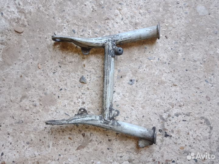 Центральная подножка Иж бу