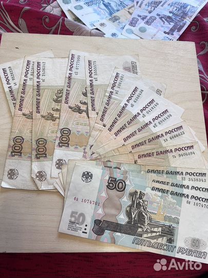 Колекция монет и купюр