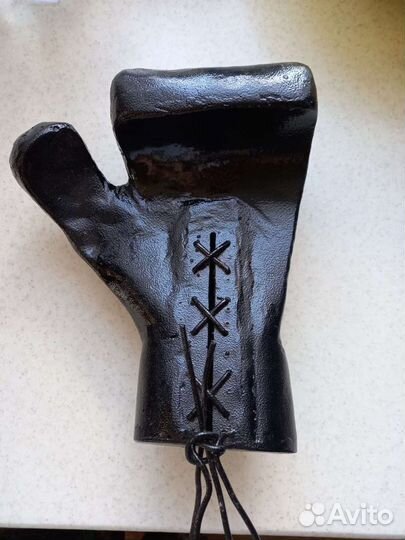 Перчатка боксерская металлическая