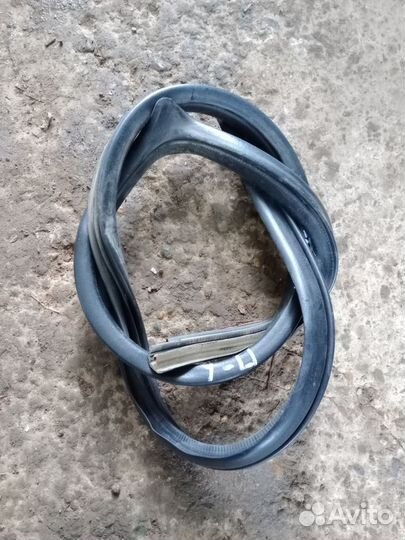 Уплотнитель передней левой двери Suzuki Liana