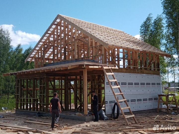 Строительная бригада плотники