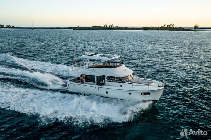 Яхта Beneteau Swift Trawler 48