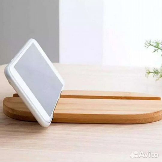 Деревянная подставка для телефона