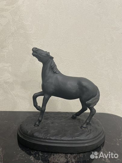 Касли лошадь статуэтка