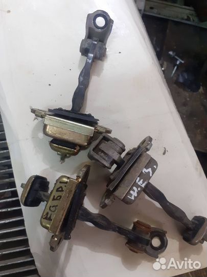 Ограничитель двери Skoda Fabia