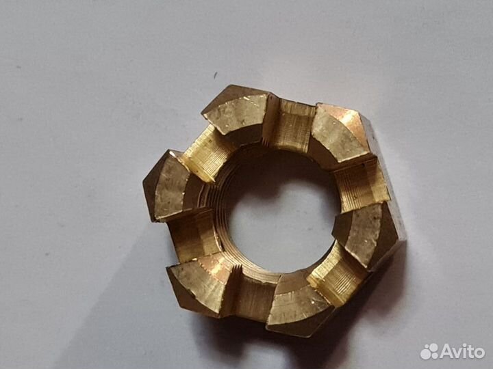 Гайка крепления Yamaha 20-30, F20-25 90171-14013