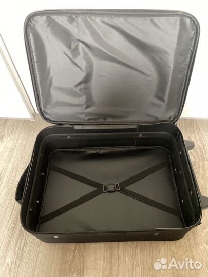 Чемодан новый