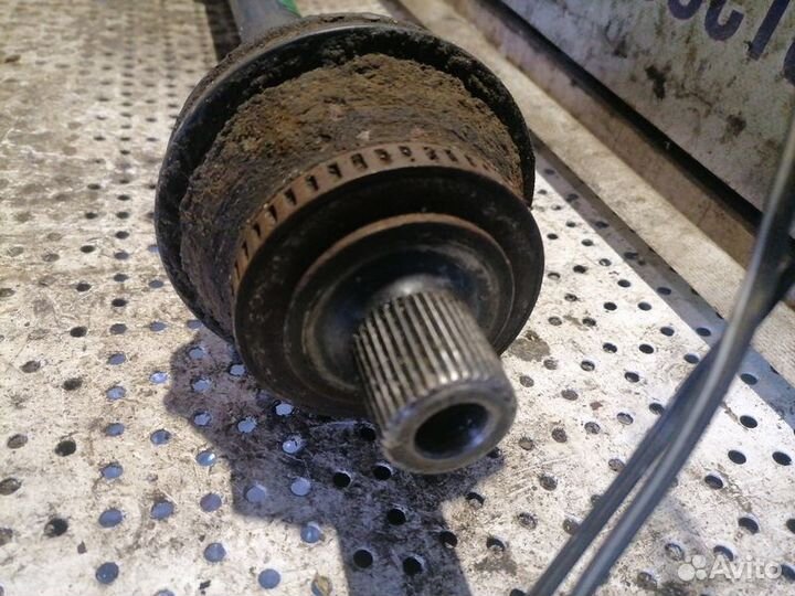 Привод передний правый Volkswagen Passat