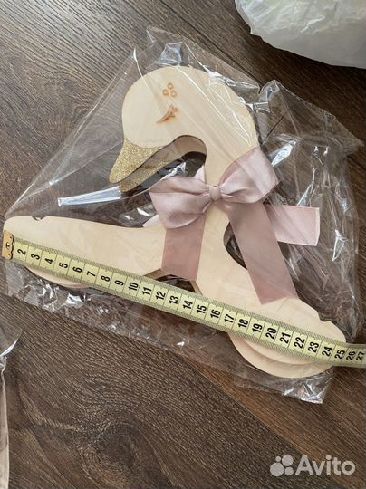 Деревянные вешалки для одежды