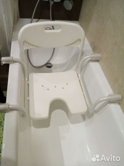 Стул в ванную для мытья пожилых людей
