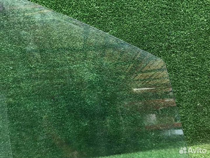 Стекло двери переднее правое Peugeot 308 хэтчбек