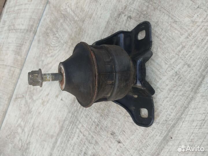 Опора двигателя правая подушка Mondeo 3 2.5L
