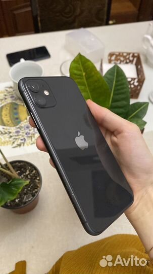 Телефон iPhone 11