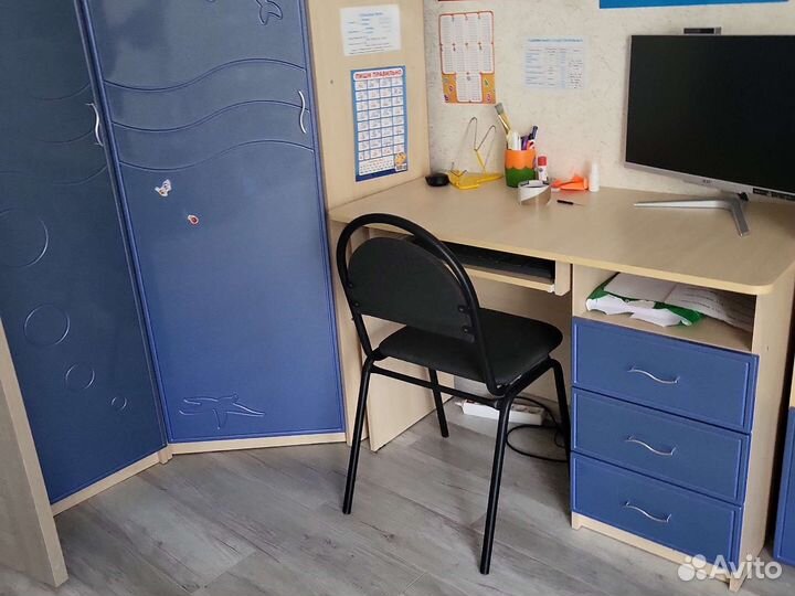 Шкафы, письменный стол