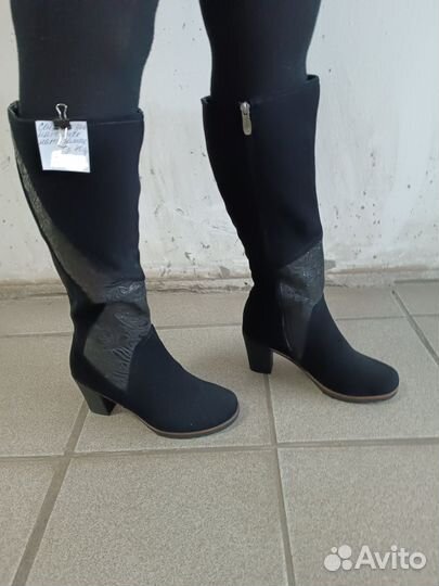 Продам женские замшевые сапоги