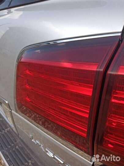 Фонарь задний правый в крышку багажника Lexus LX 5