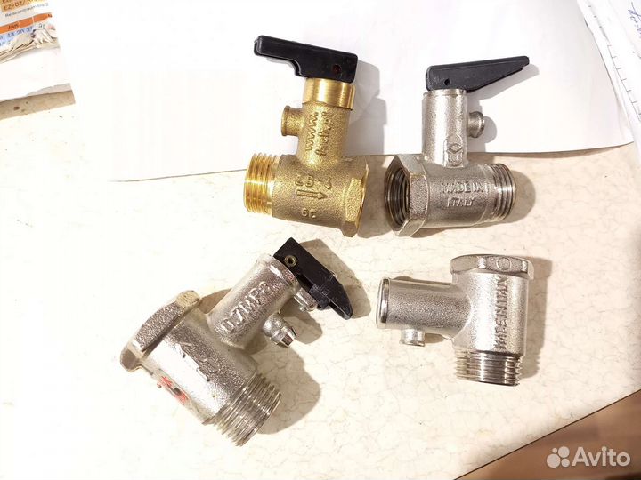 Обратный, предохранительный клапан для бойлера