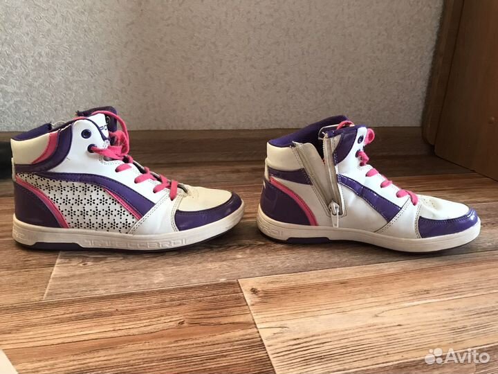 Кроссовки женские