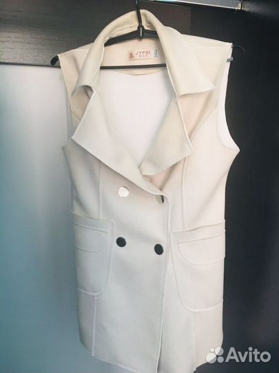 Жилет женский бежевый 46