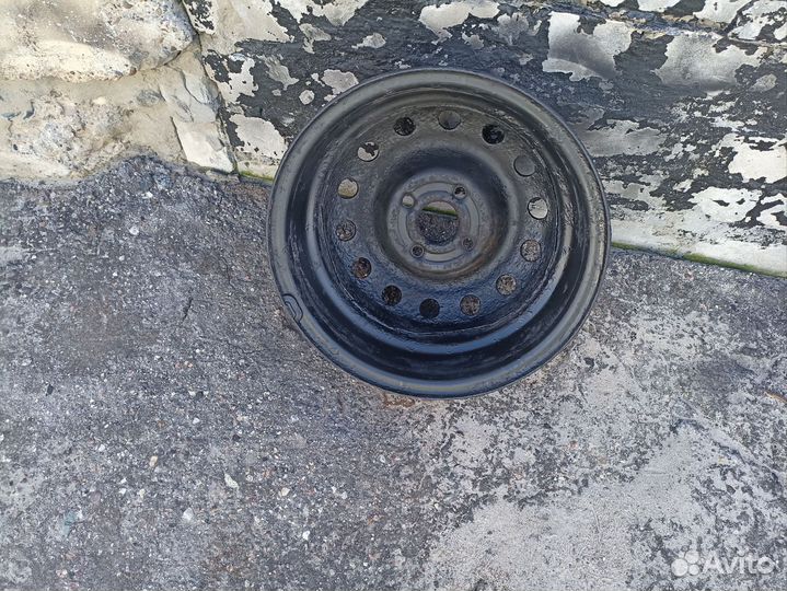 Диск r 14 штампованный стоял на hyundai getz