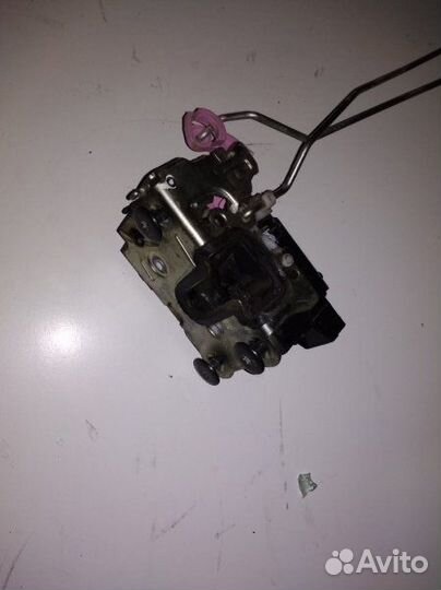 Замок двери задний левый Renault Duster F4R